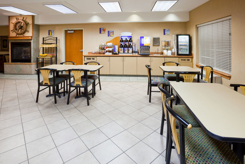 Готель Wyndham Garden Anchorage Airport Ресторан фото